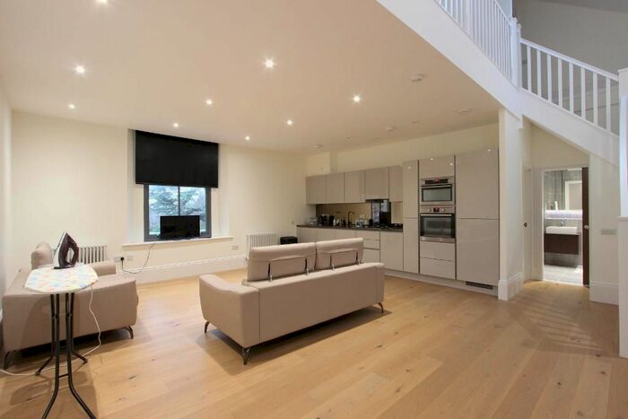 2 Bedroom Flat To Rent In Crown Drive, Farnham Royal, Slough SL2