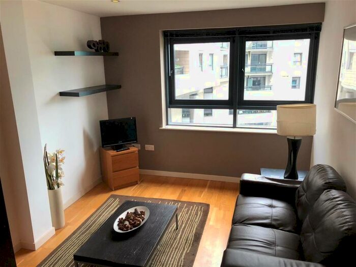 1 Bedroom Apartment To Rent In The Gateway North, Crown Point Road, Leeds, LS9