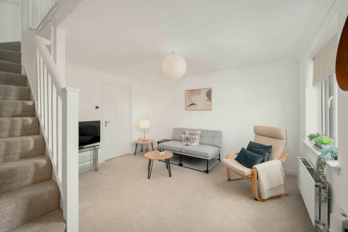 2 Bedroom Terraced House For Sale In Peacehill View, DD6