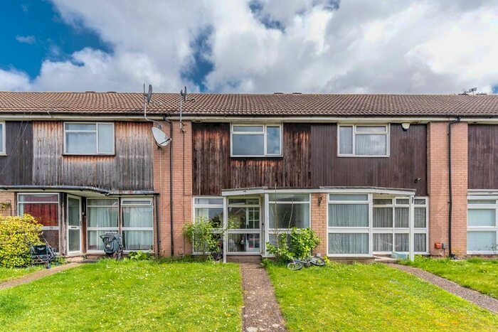 3 Bedroom Flat To Rent In Beech Tree Close, Stanmore, HA7