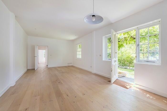 3 Bedroom Bungalow To Rent In Archbishops Place, London, SW2