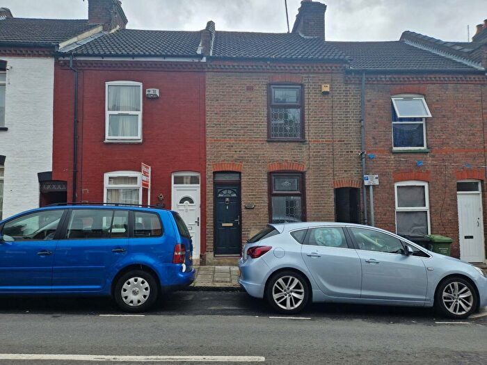 3 Bedroom House To Rent In Ridgway Road, LU2