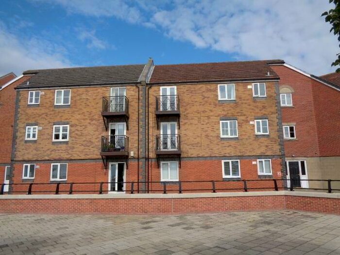 3 Bedroom Flat To Rent In Lancelot Court, Hull, HU9