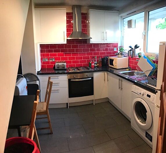 4 Bedroom Maisonette To Rent In Stepney Way, London, E1