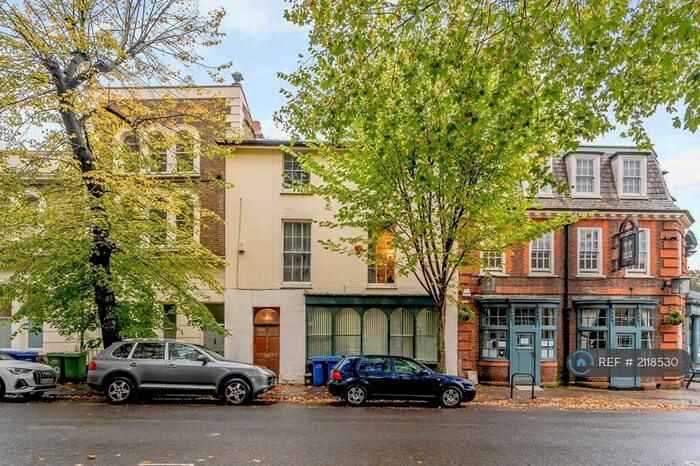 3 Bedroom Flat To Rent In Camberwell Grove, London, SE5