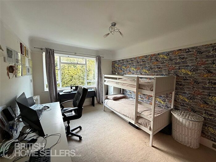 2 Bedroom Flat For Sale In Gervis Road, Bournemouth, Dorset, BH1
