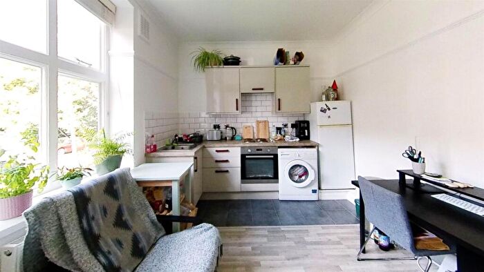 1 Bedroom Apartment To Rent In Haslemere Road, London, N8