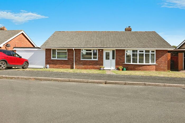 3 Bedroom Detached Bungalow For Sale In Maddoxford Way, Botley, Southampton, SO32