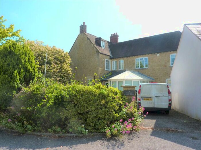 4 Bedroom End Of Terrace House To Rent In School House Close, Beaminster, DT8