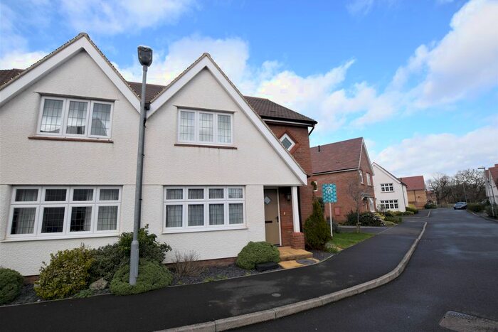 3 Bedroom Semi-Detached House To Rent In Schofield Close, Bathpool, Taunton, TA2