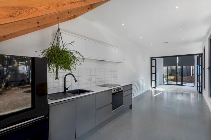 2 Bedroom Detached House To Rent In Vale End, East Dulwich, London, SE22