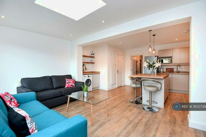 4 Bedroom Terraced House To Rent In Fleming Mead, Mitcham, CR4