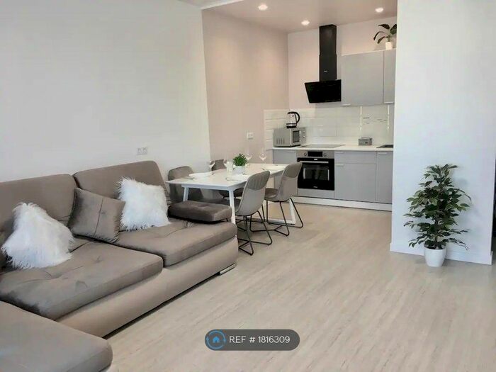 1 Bedroom Flat To Rent In Angel Gate, London, EC1V