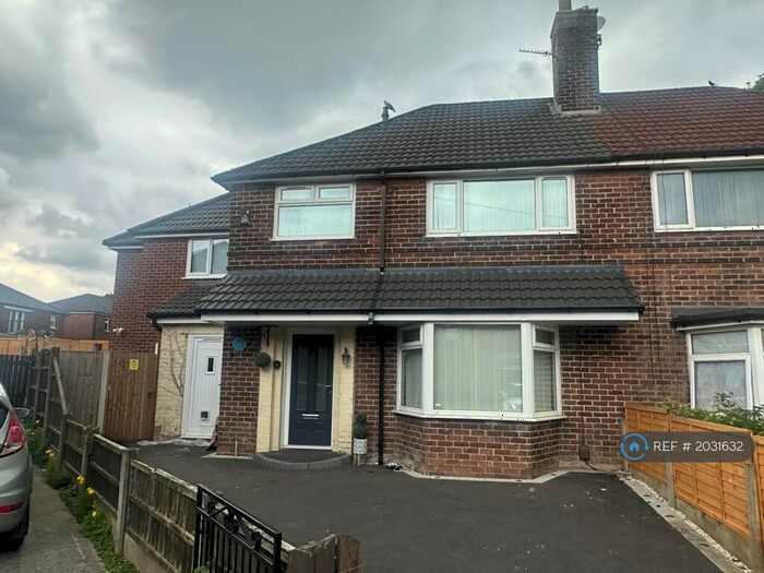 4 Bedroom Semi-Detached House To Rent In Cedar Avenue, Atherton, Manchester, M46