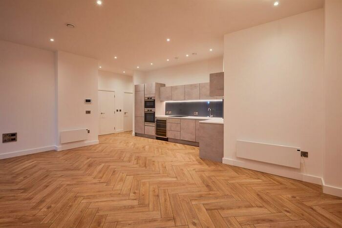 4 Bedroom Town House To Rent In Townhouse, Silvercroft Street, M15