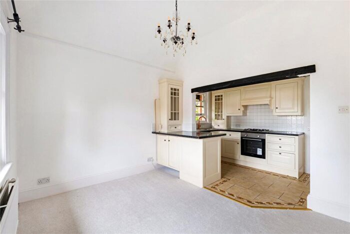 2 Bedroom Flat To Rent In Mostyn Court, Egerton Road, Weybridge, KT13