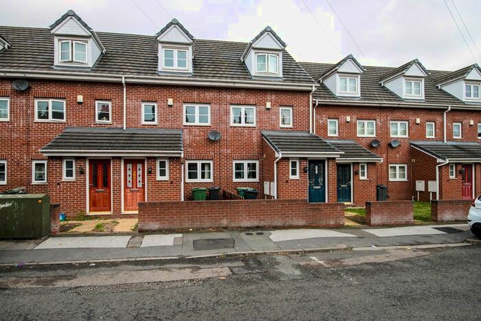 3 Bedroom Town House To Rent In Victoria Street, Willenhall, WV13
