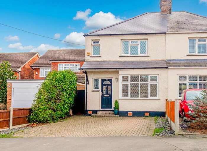 3 Bedroom Semi Detached House For Sale In Queens Road, Rayleigh, SS6