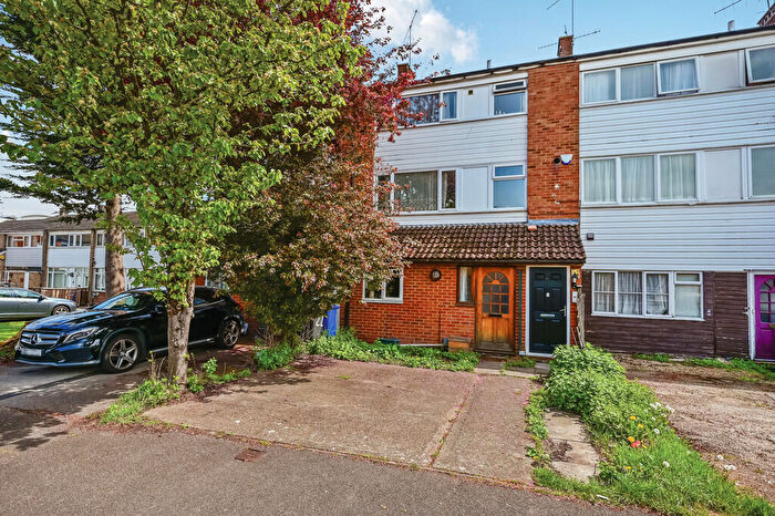 1 Bedroom Ground Maisonette For Sale In Kingsway, Blackwater, GU17
