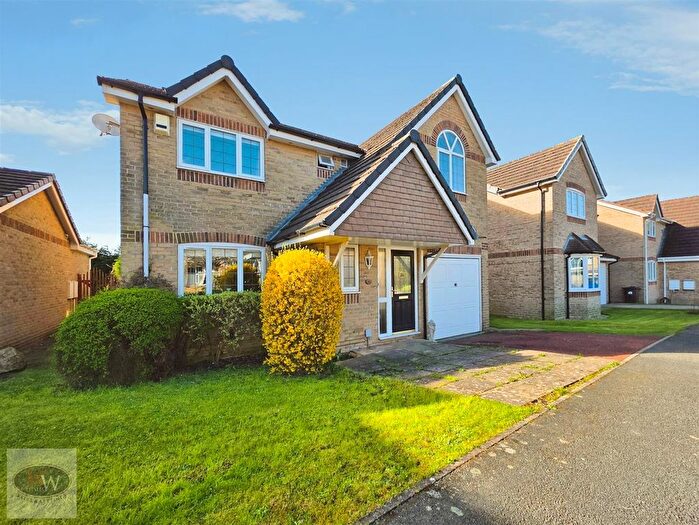 4 Bedroom Detached House For Sale In Oakleigh View, Baildon, BD17