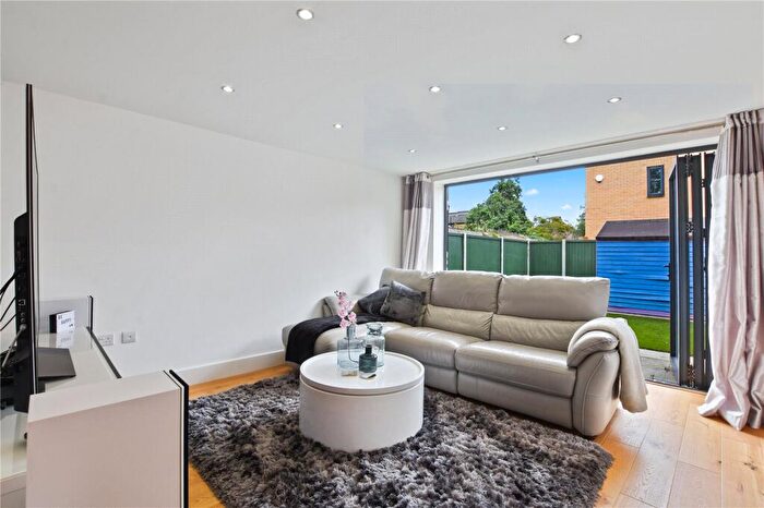 3 Bedroom Semi Detached House For Sale In Manbey Mews, London, E15