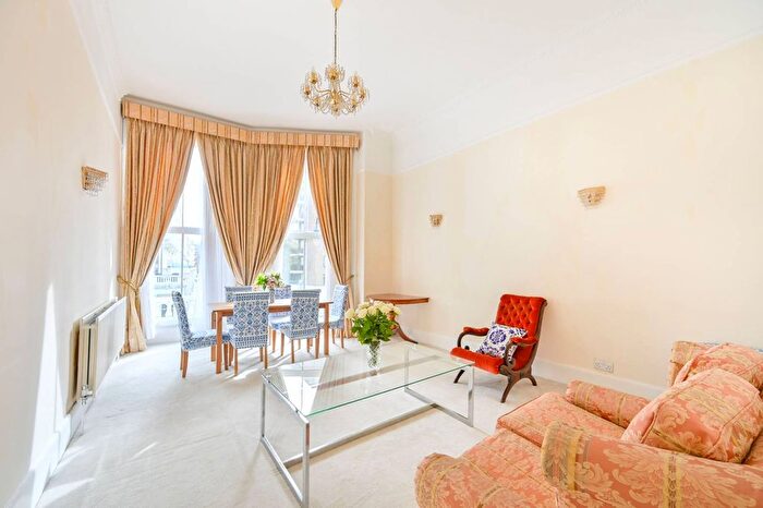 2 Bedroom Flat To Rent In Cornwall Gardens, South Kensington, London, SW7