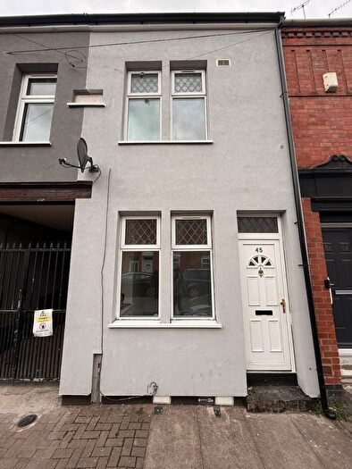 3 Bedroom Terraced House To Rent In Halstead Street, Leicester, LE5