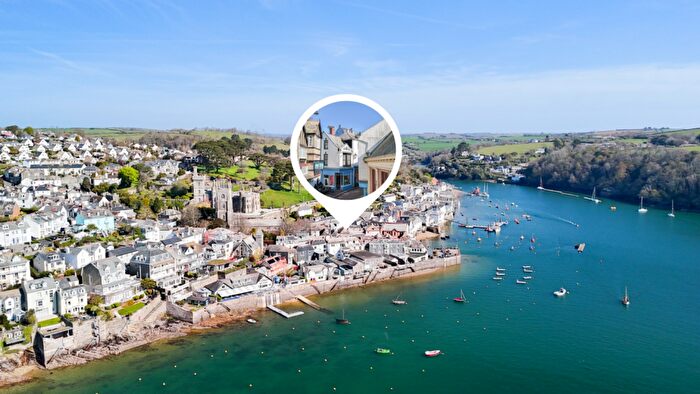 2 Bedroom Cottage For Sale In Union Place, Fowey, PL23