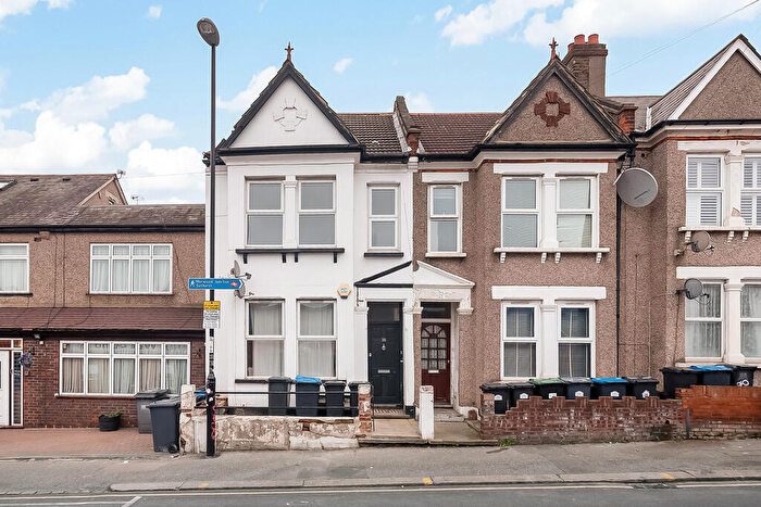 2 Bedroom Apartment To Rent In Park Road, South Norwood, SE25