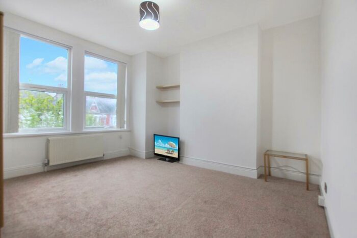 3 Bedroom Apartment To Rent In Vaughan Road, Harrow, HA1