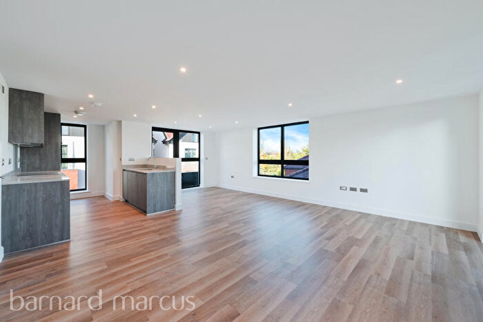 2 Bedroom Flat To Rent In Lambert Place, Thames Ditton, KT7