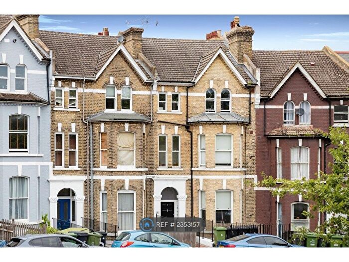 2 Bedroom Flat To Rent In Farquhar Rd, Crystal Place, London, SE19