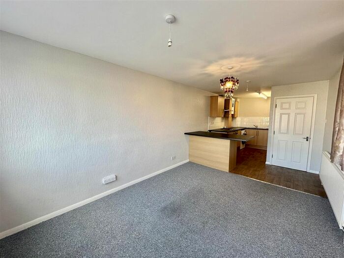 2 Bedroom Flat To Rent In Flat, Station Road, Shirebrook, Mansfield, NG20