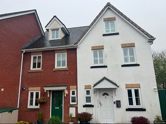 3 Bedroom Semi-Detached House For Sale In Oakfield Mews, Cwmbran, Torfaen, NP44