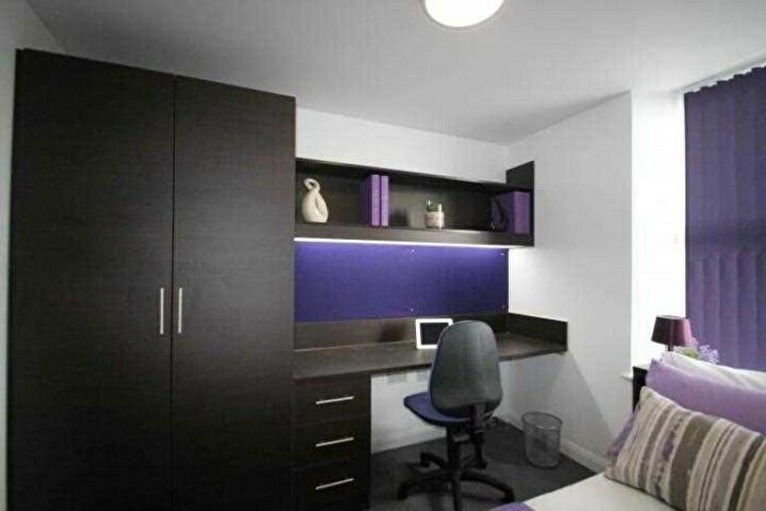 6 Bedroom Apartment To Rent In / North Road East The Square Flat, PL4