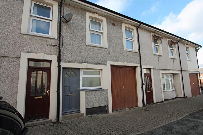 3 Bedroom Flat To Rent In Glebe Street, Penarth, CF64