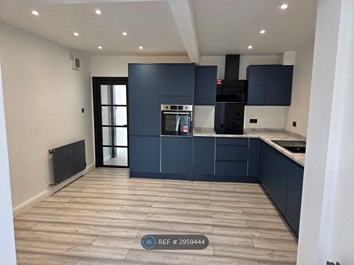 3 Bedroom Semi-Detached House To Rent In Crossley St, Nottingham, NG5