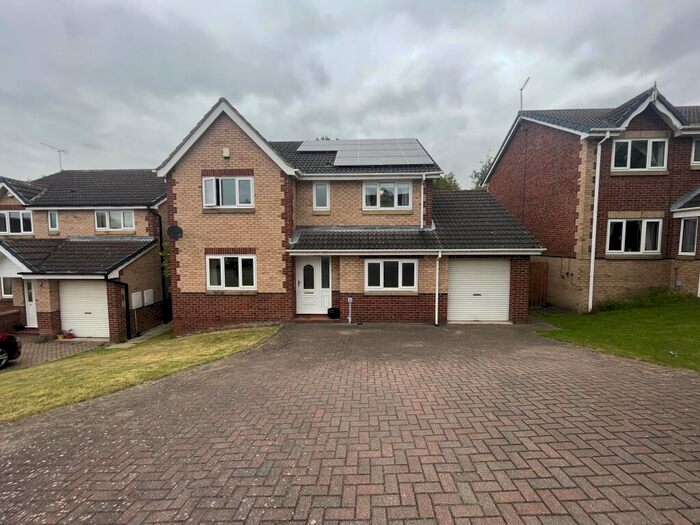 4 Bedroom Detached House To Rent In Shelley Crescent, Oulton, Leeds, LS26