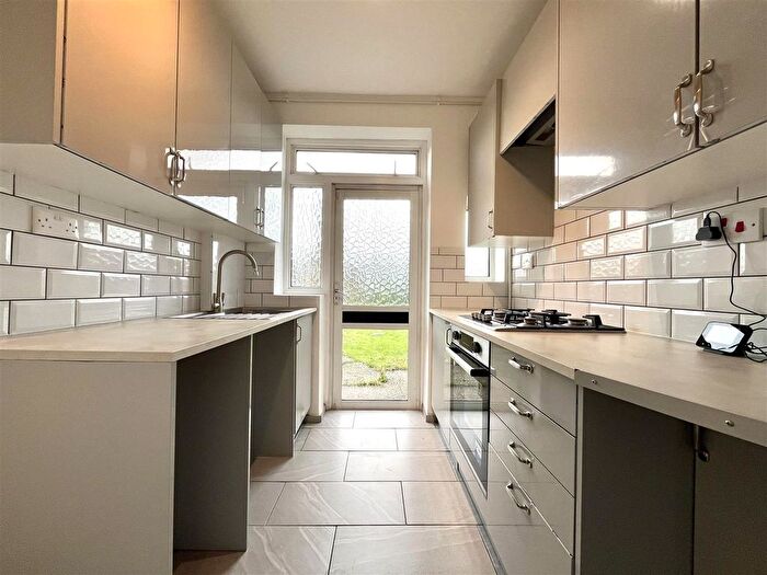 3 Bedroom End Of Terrace House To Rent In Southfield Road, Cheshunt, Waltham Cross, EN8