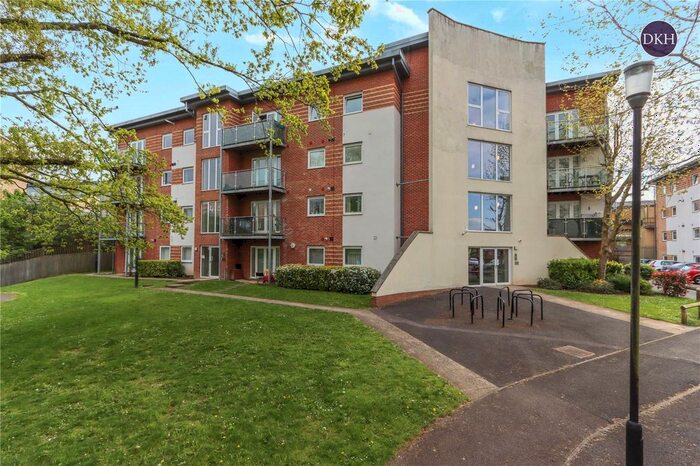 2 Bedroom Flat To Rent In Observer Drive, Watford, Hertfordshire, WD18