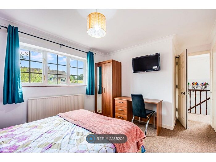 5 Bedroom Semi-Detached House To Rent In Blackwell Avenue, Guildford, GU2