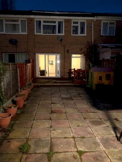 4 Bedroom End Of Terrace House To Rent In Westmede, Chigwell, IG7