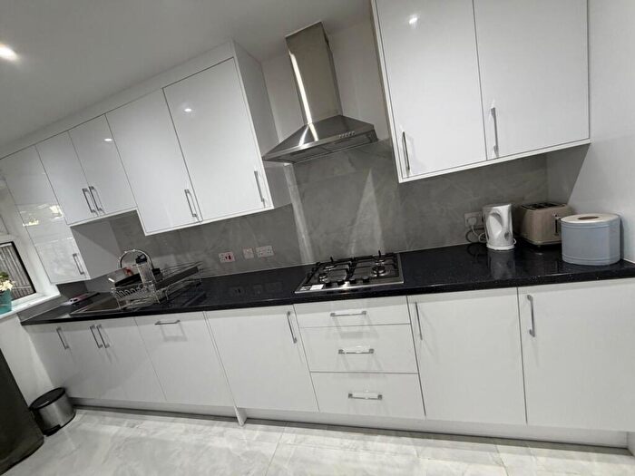 1 Bedroom Semi-Detached Bungalow To Rent In Hatch Lane, Windsor, SL4