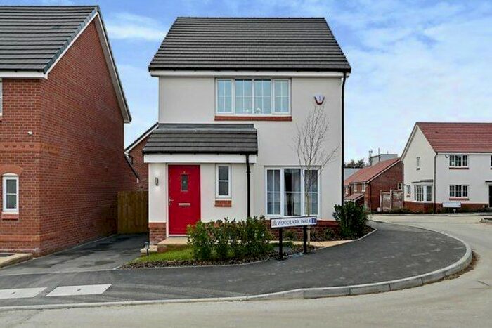 3 Bedroom Detached House To Rent In Woodlark Walk, Rotherham, S63