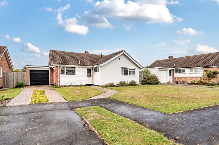 3 Bedroom Detached Bungalow For Sale In Spinney Walk, Barnham, PO22