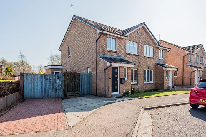 3 Bedroom Semi-Detached House For Sale In Peinchorran, Erskine, PA8