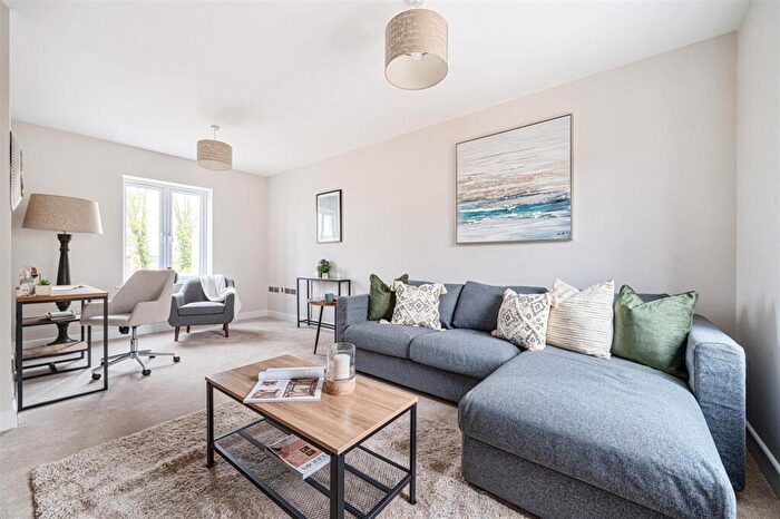 4 Bedroom Detached House For Sale In Chase Road, Lindford, Bordon, Hampshire, GU35