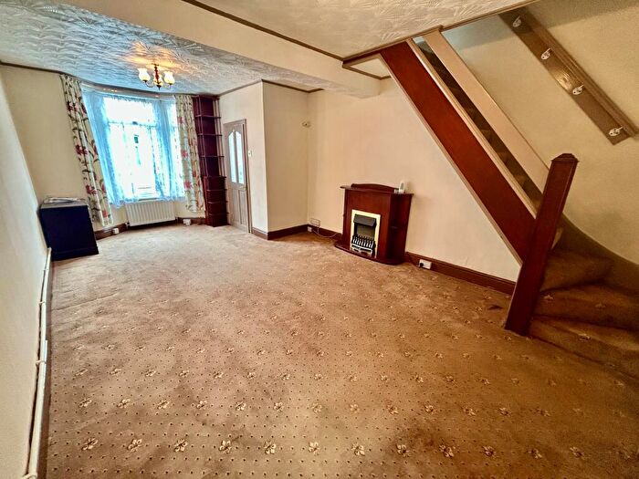 2 Bedroom House To Rent In Southgate Road, L13