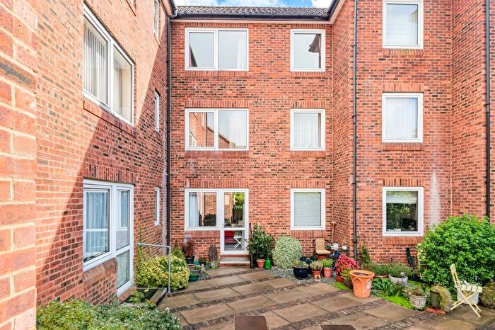 1 Bedroom Flat For Sale In Roundwood Lane, Harpenden, AL5