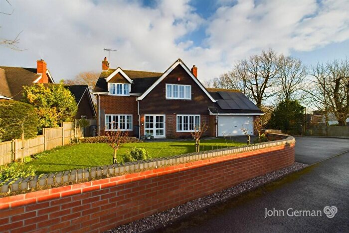 4 Bedroom Detached House For Sale In Hall Drive, Hanbury, DE13